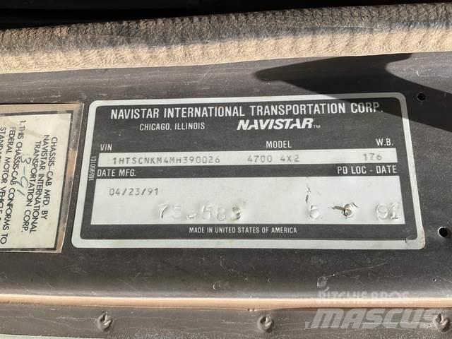 Navistar 4700 Camiones caja cerrada