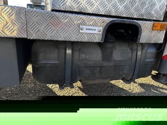 Nissan NT400 Plataformas sobre camión
