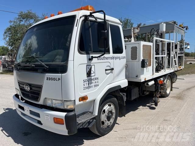 Nissan UD2300 Vehículos - Taller