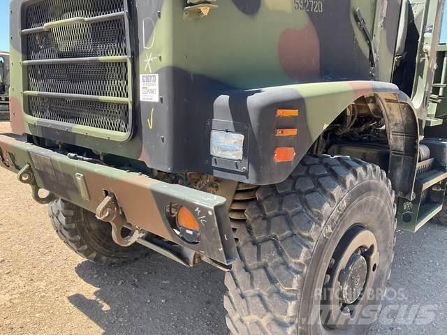 Oshkosh AMK23A1 Camiones caja cerrada