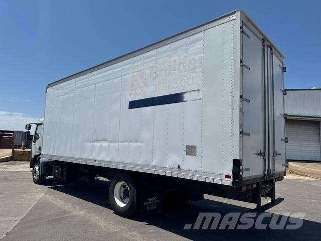 Peterbilt 220 Camiones caja cerrada