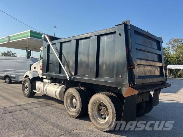 Peterbilt 384 Camiones bañeras basculantes o volquetes