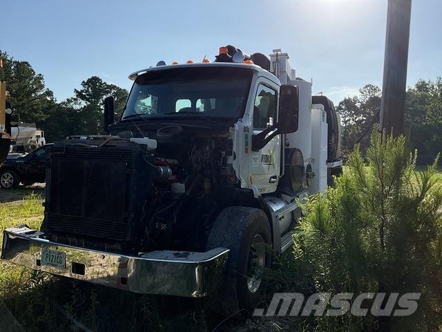 Peterbilt 567 Excavadoras de cadenas