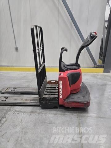 Raymond 8410 Transpaletas Manuales