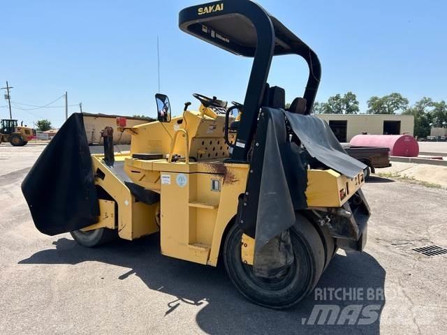 Sakai GW750 Rodillos sobre neumáticos