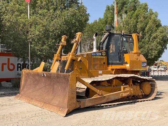 SEM 822D Buldozer sobre oruga