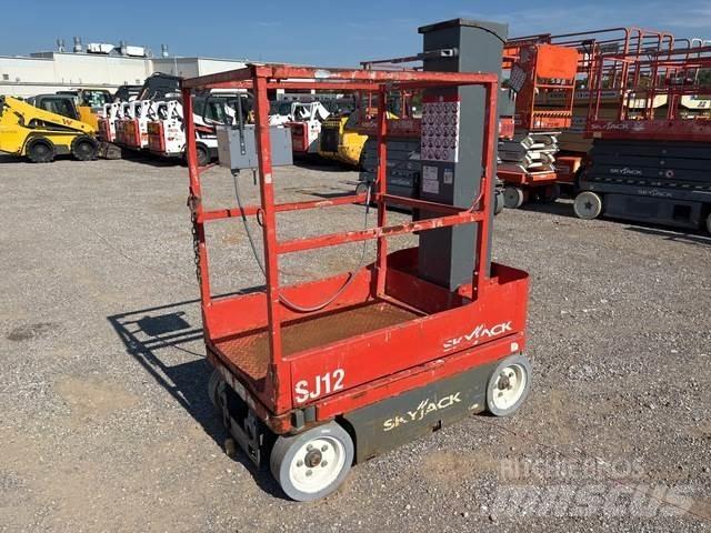 SkyJack SJ12 Ascensores de personal y montacargas de acceso