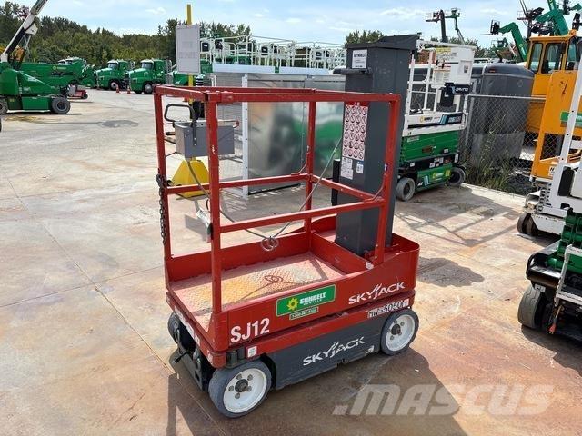 SkyJack SJ12 Ascensores de personal y montacargas de acceso