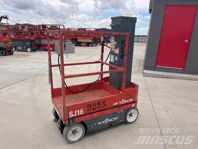 SkyJack SJ16 Ascensores de personal y montacargas de acceso