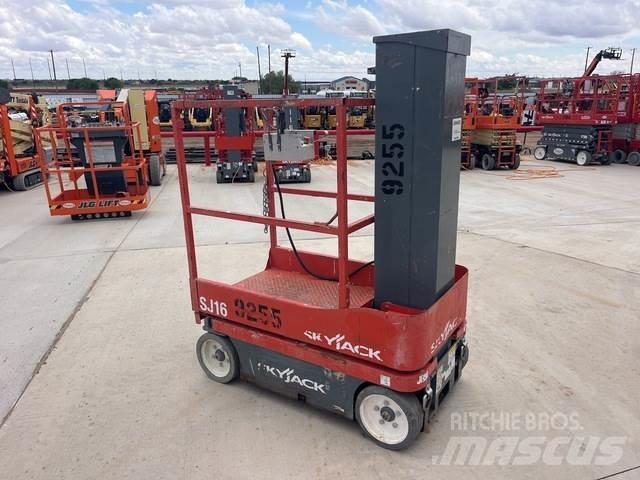 SkyJack SJ16 Ascensores de personal y montacargas de acceso