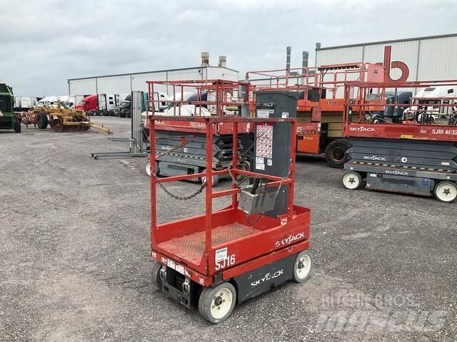 SkyJack SJ16 Ascensores de personal y montacargas de acceso