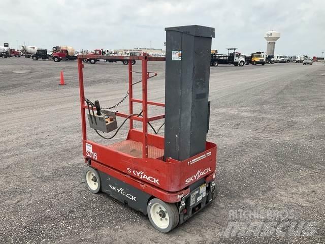 SkyJack SJ16 Ascensores de personal y montacargas de acceso