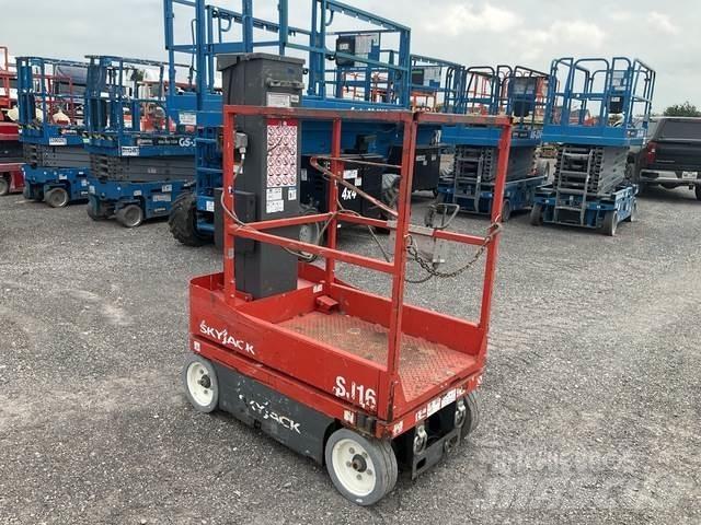 SkyJack SJ16 Ascensores de personal y montacargas de acceso