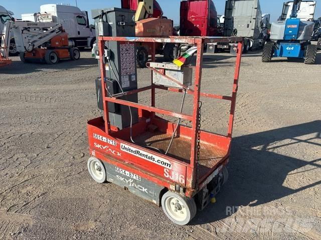 SkyJack SJ16 Ascensores de personal y montacargas de acceso
