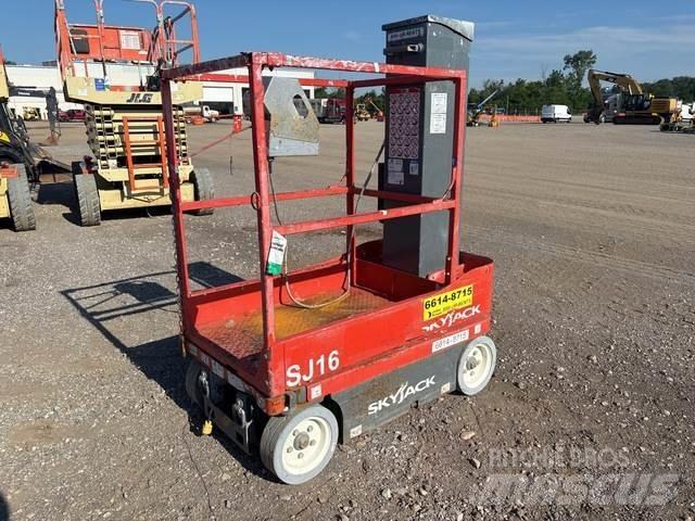 SkyJack SJ16 Ascensores de personal y montacargas de acceso