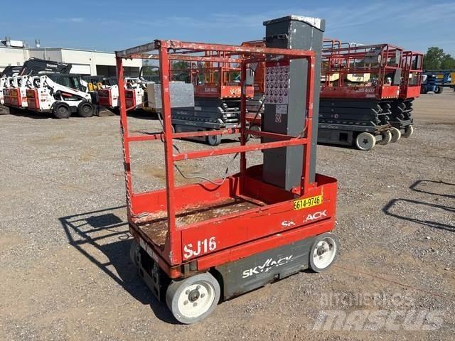 SkyJack SJ16 Ascensores de personal y montacargas de acceso