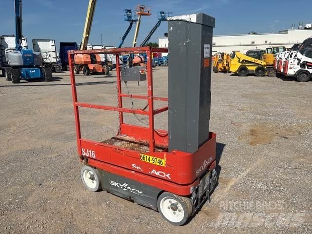SkyJack SJ16 Ascensores de personal y montacargas de acceso