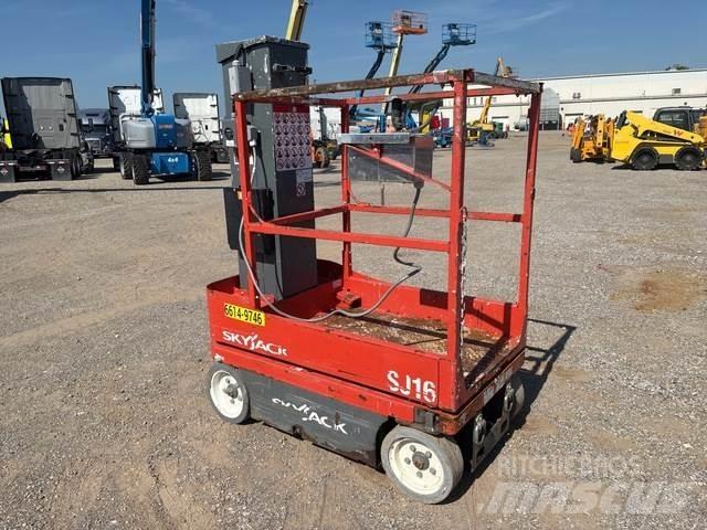 SkyJack SJ16 Ascensores de personal y montacargas de acceso
