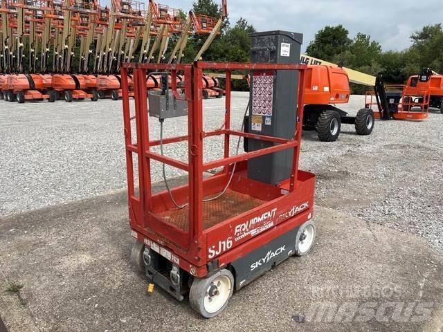 SkyJack SJ16 Ascensores de personal y montacargas de acceso