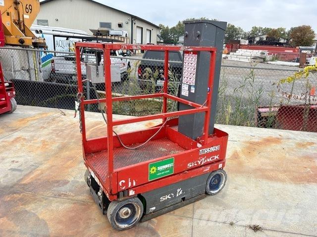 SkyJack SJ16 Ascensores de personal y montacargas de acceso