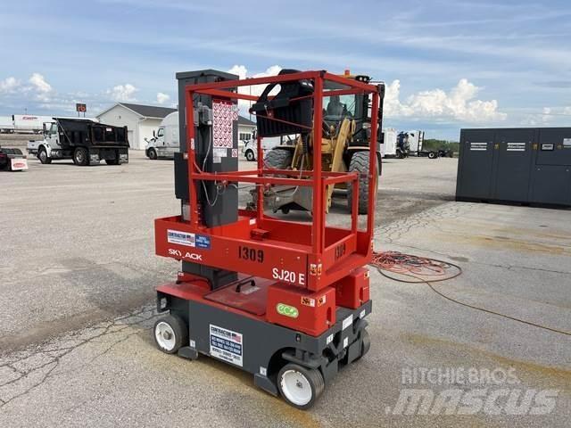 SkyJack SJ20E Ascensores de personal y montacargas de acceso