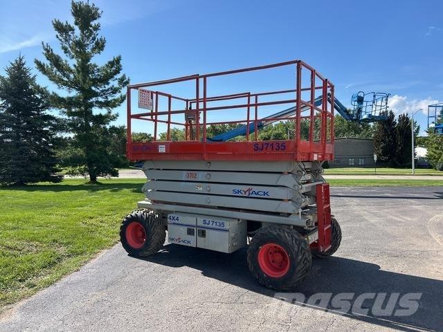 SkyJack SJ7135 Plataformas tijera