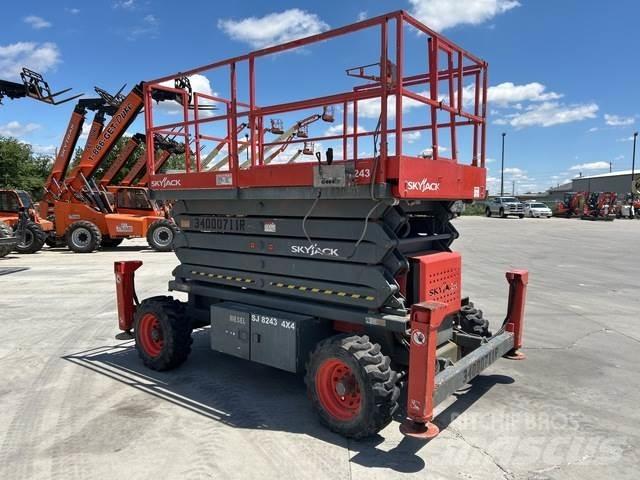 SkyJack SJ8243 Plataformas tijera