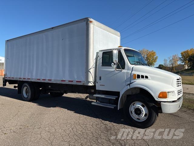 Sterling M7500 Camiones caja cerrada