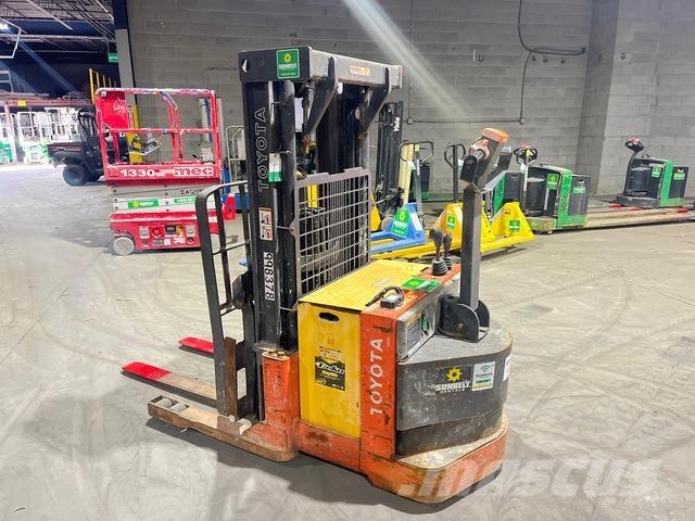 Toyota 6BWR15 Carretillas retráctiles