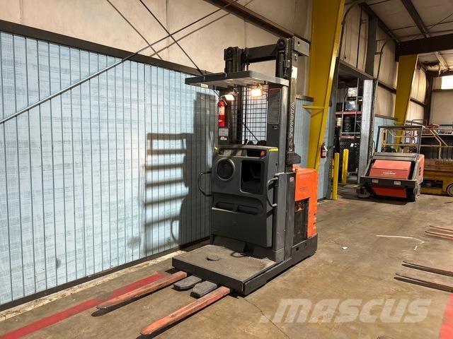 Toyota 7BPUE15 Recogepedidos de media altura