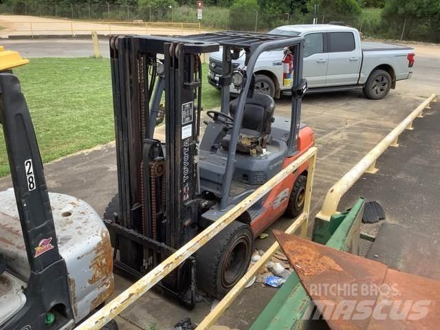 Toyota 8FDU32 Construcción - Otros
