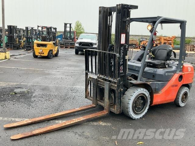 Toyota 8FGU30 Construcción - Otros