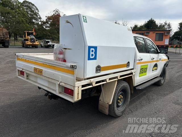 Toyota HiLux Furgonetas caja abierta