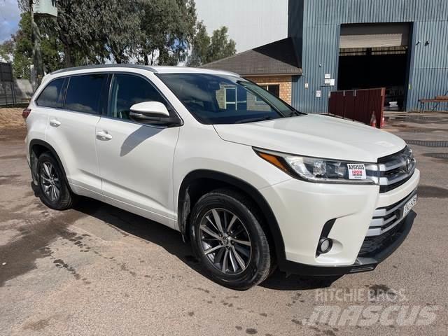Toyota Kluger Coches