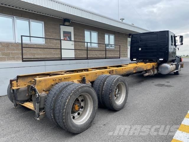 Volvo VHD64F Cabinas e interior