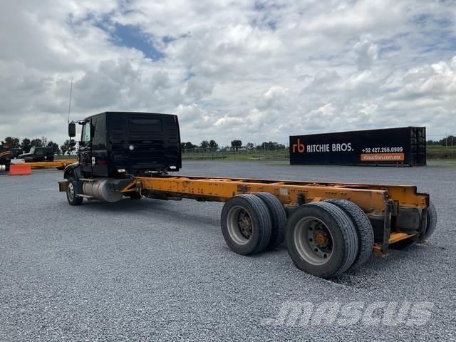Volvo VHD64F Cabinas e interior