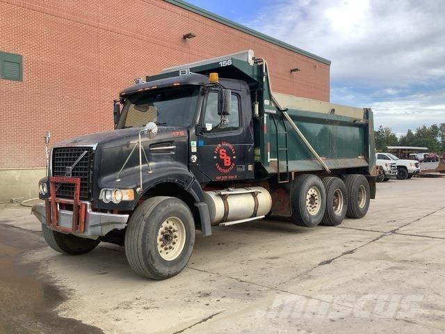 Volvo VHD84F Camiones bañeras basculantes o volquetes