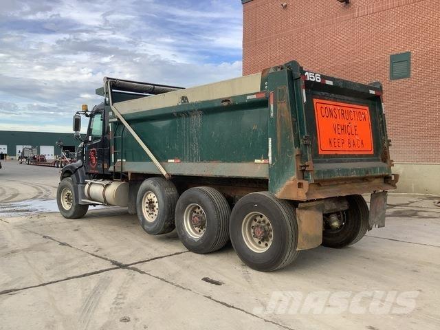Volvo VHD84F Camiones bañeras basculantes o volquetes