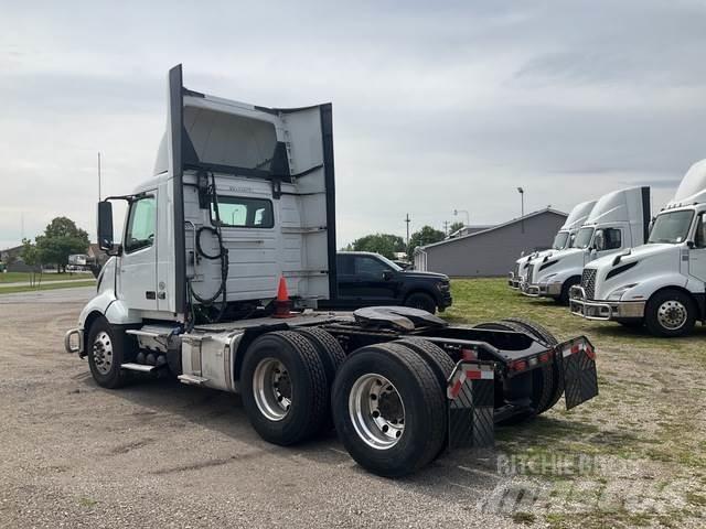 Volvo VNL 300 Cabezas tractoras