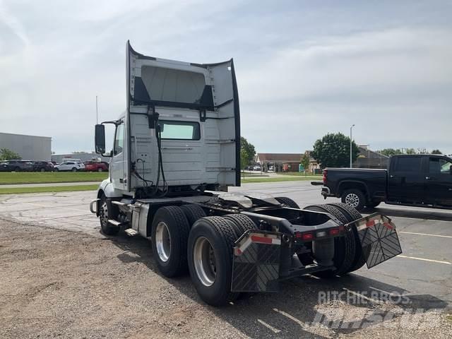 Volvo VNL 300 Cabezas tractoras