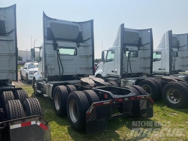 Volvo VNL 300 Cabezas tractoras