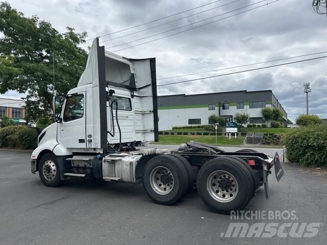 Volvo VNL 300 Cabezas tractoras
