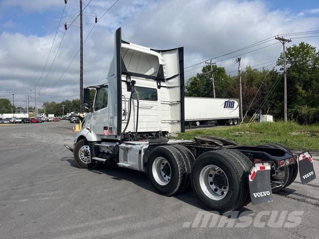 Volvo VNL 300 Cabezas tractoras