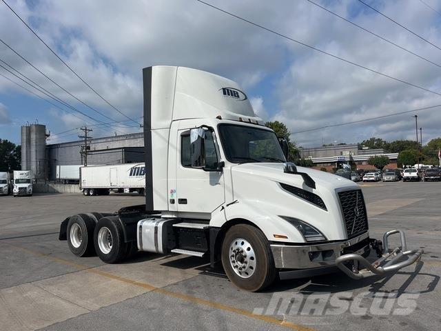 Volvo VNL 300 Cabezas tractoras