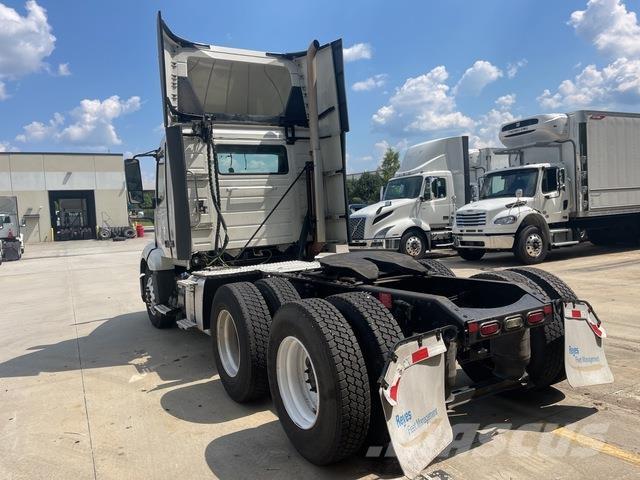 Volvo VNL300 Cabezas tractoras