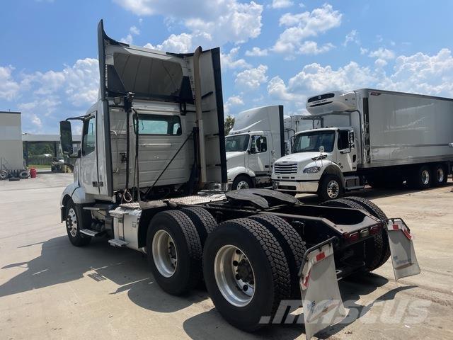 Volvo VNL300 Cabezas tractoras