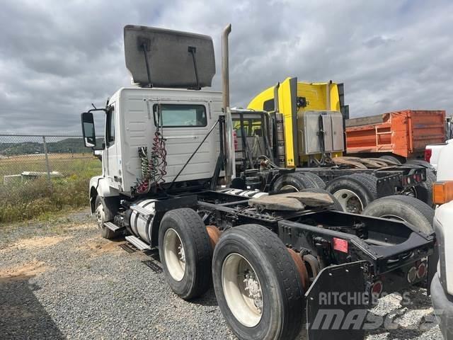 Volvo VNL64 Cabezas tractoras