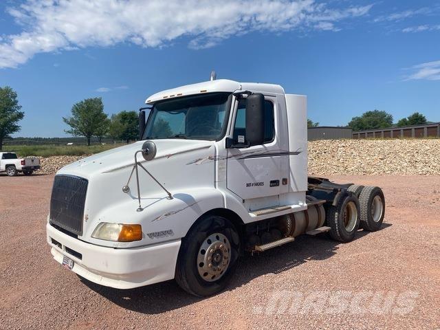 Volvo VNL64T Cabezas tractoras