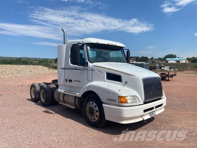 Volvo VNL64T Cabezas tractoras
