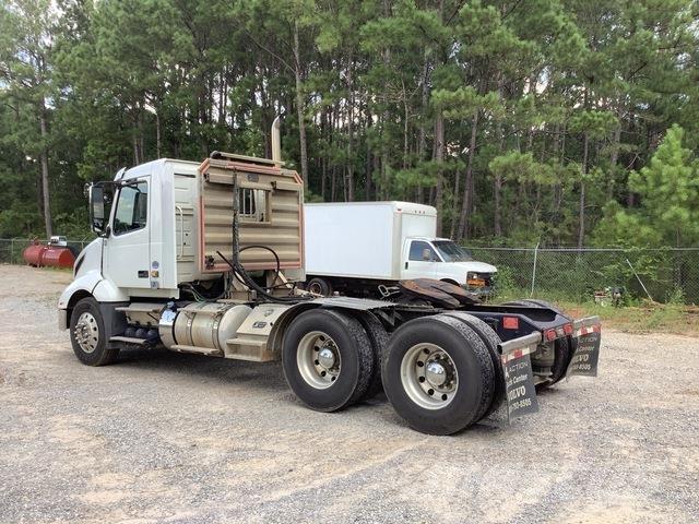 Volvo VNL64T Cabezas tractoras